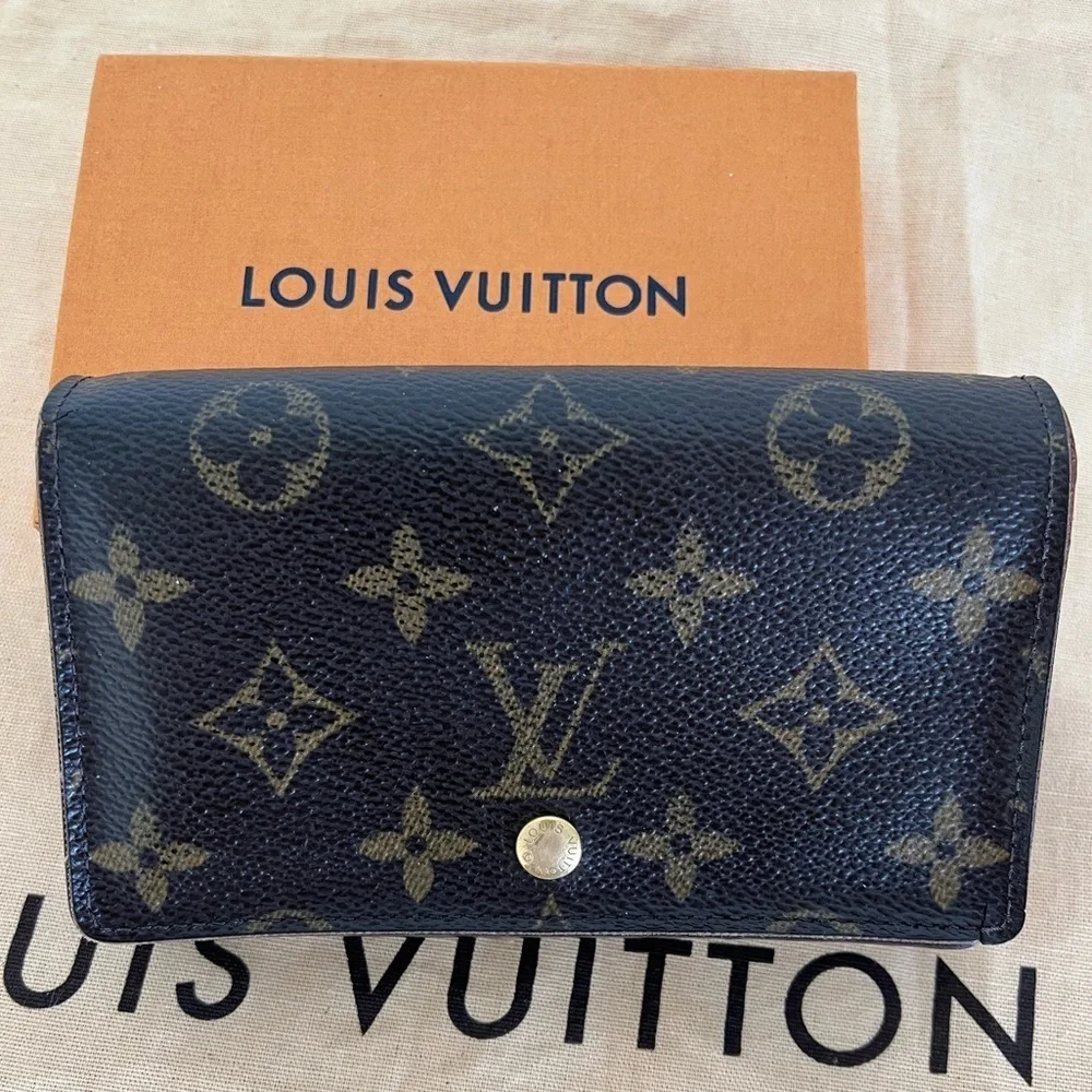 Louis Vuitton Tresor Wallet Monogram Zip Around Porte Monnaie Billets EUC